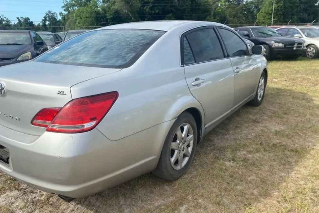 2006 Toyota Avalon XL photo 1