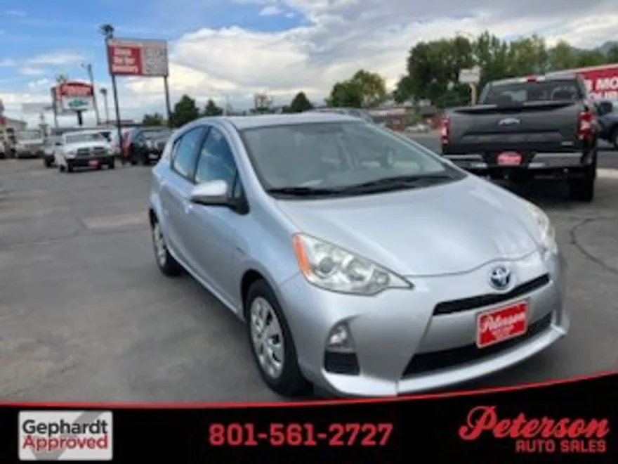 2012 Toyota Prius C One photo 1