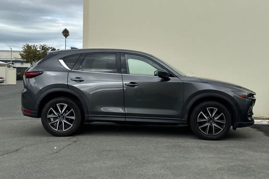 2017 Mazda CX-5 Grand Touring photo 1