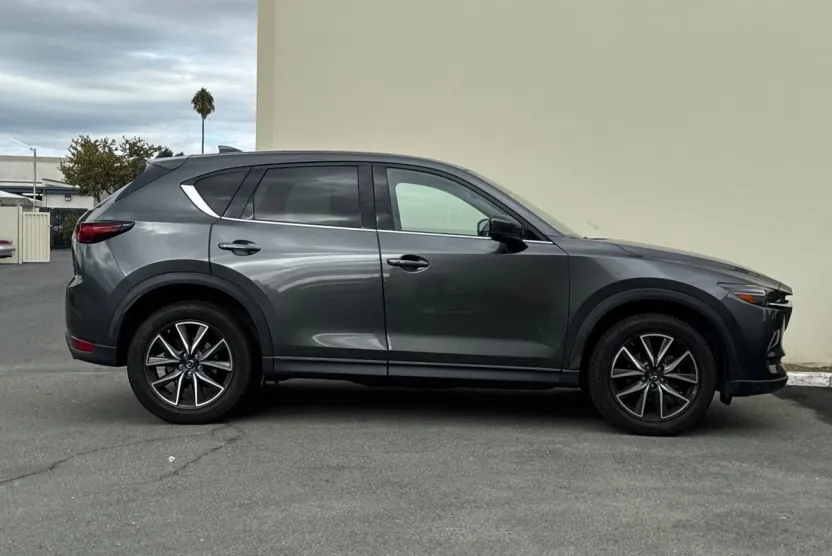 2017 Mazda CX-5 Grand Touring photo 1