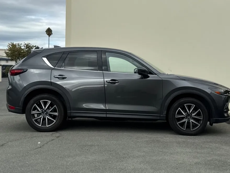 2017 Mazda CX-5 Grand Touring photo 1