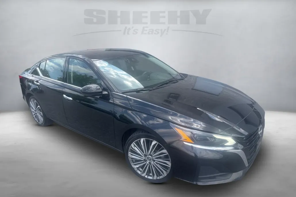 2023 Nissan Altima 2.5 SL photo 1