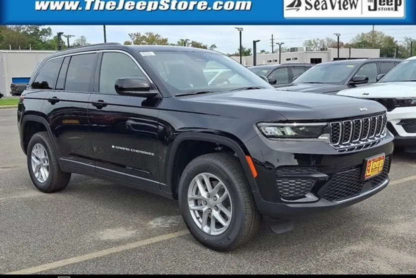 2025 Jeep Grand Cherokee Laredo photo 1