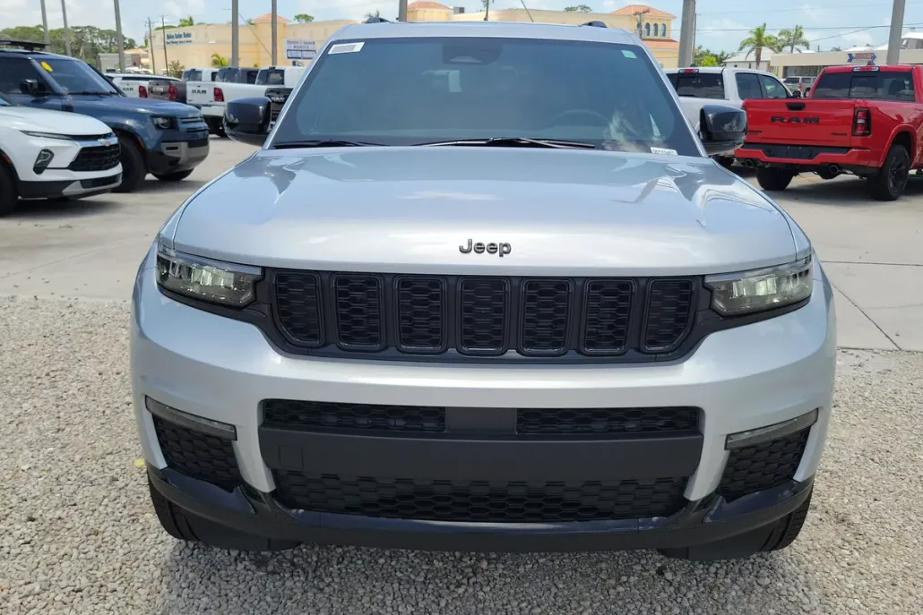 2025 Jeep Grand Cherokee Limited photo 1