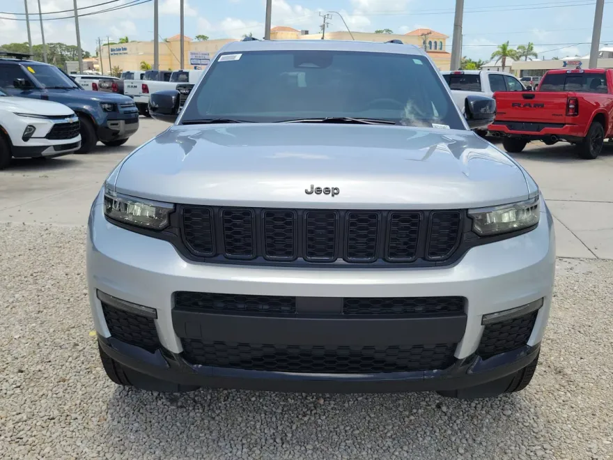 2025 Jeep Grand Cherokee Limited photo 1