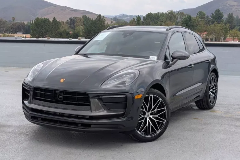 2025 Porsche Macan Base photo 1