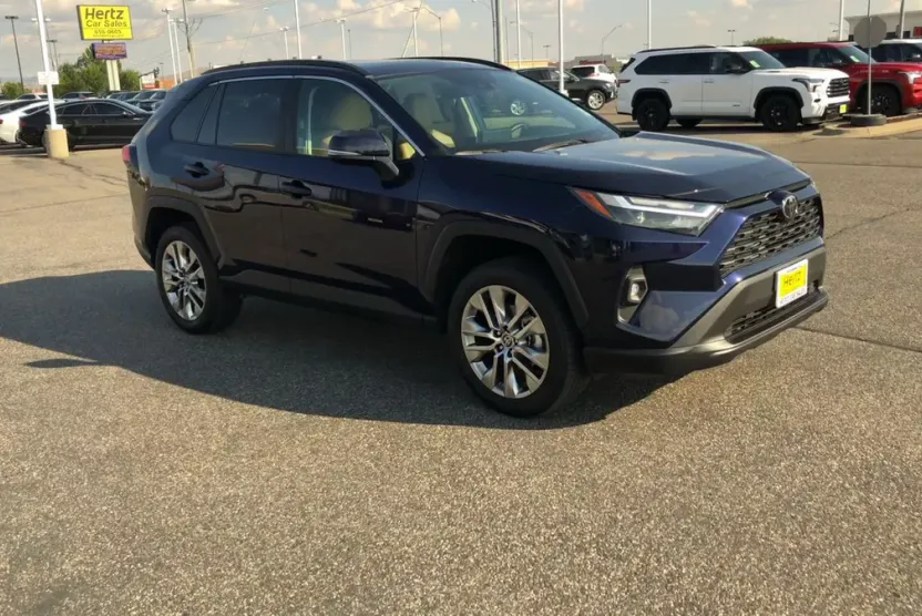 2025 Toyota RAV4 XLE Premium photo 1