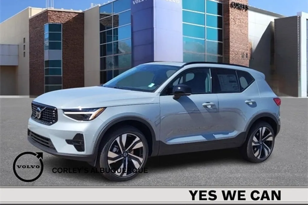 2025 Volvo XC40 Plus photo 1
