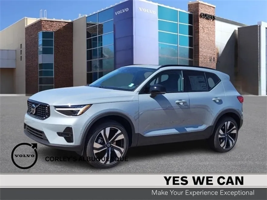 2025 Volvo XC40 Plus photo 1