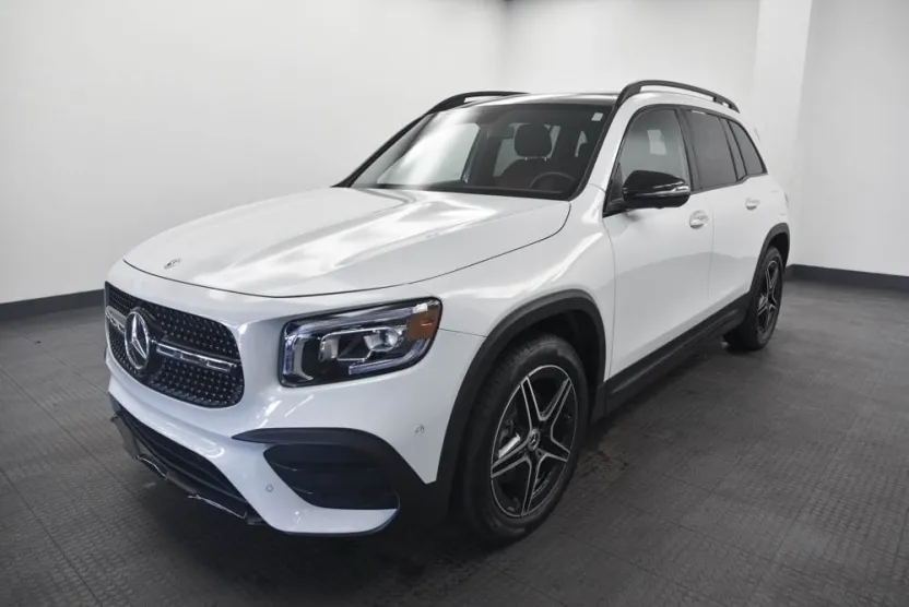 2023 Mercedes Benz GLB 250 4MATIC photo 1