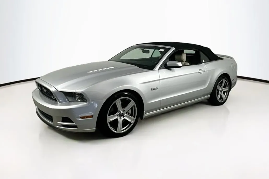 2013 Ford Mustang GT Premium photo 1