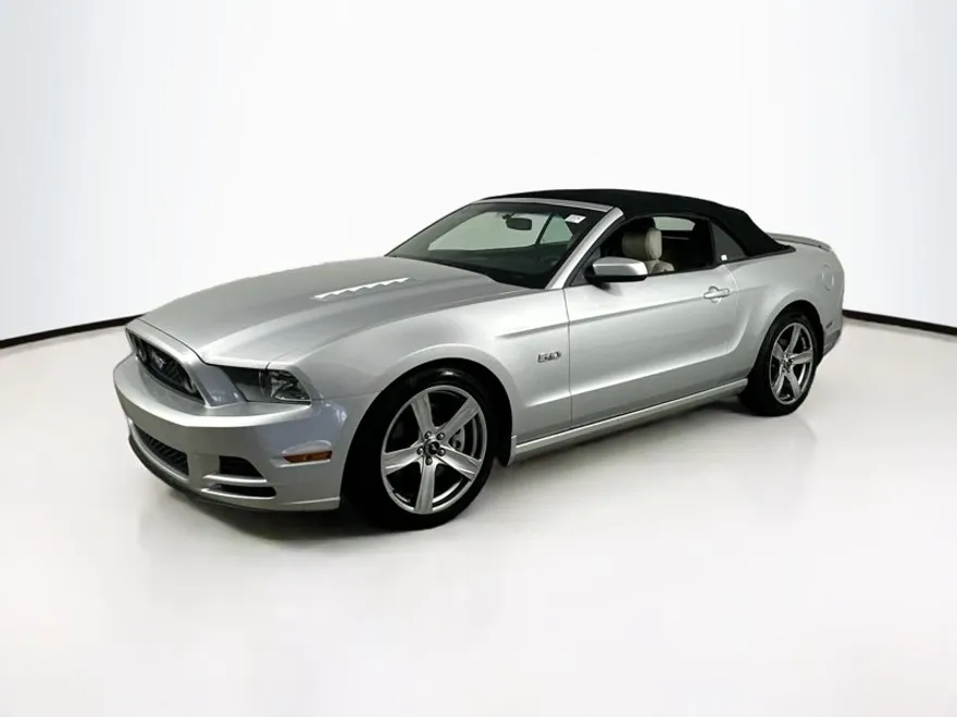 2013 Ford Mustang GT Premium photo 1
