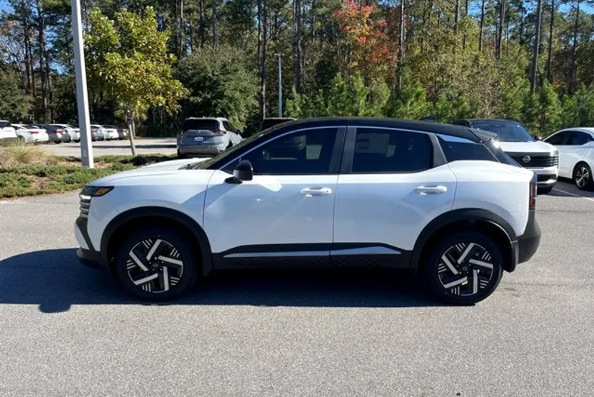 2025 Nissan Kicks SV photo 1