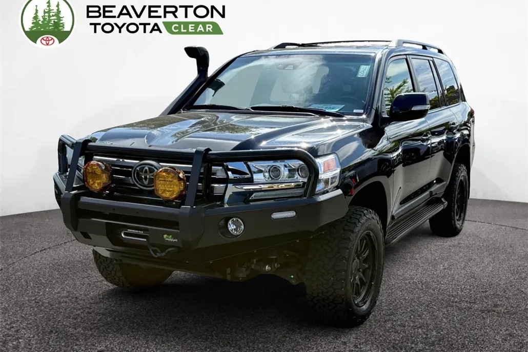 2018 Toyota Land Cruiser Base photo 1