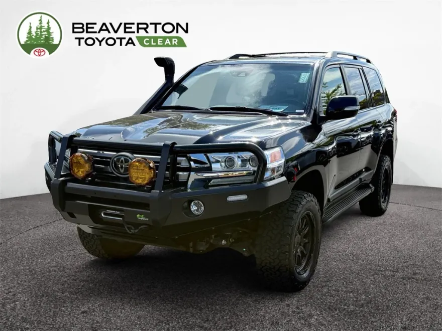 2018 Toyota Land Cruiser Base photo 1