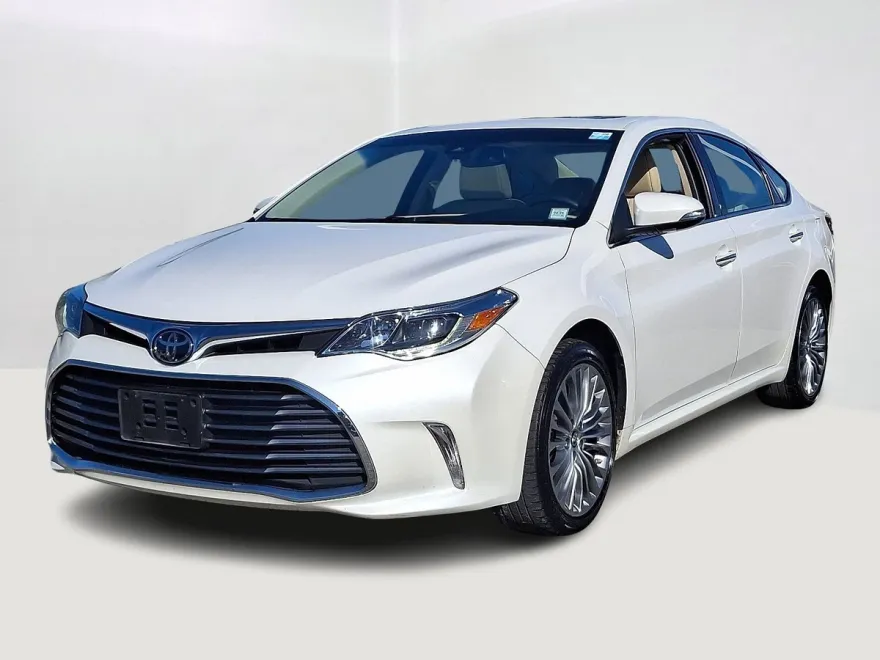 2018 Toyota Avalon Limited photo 1