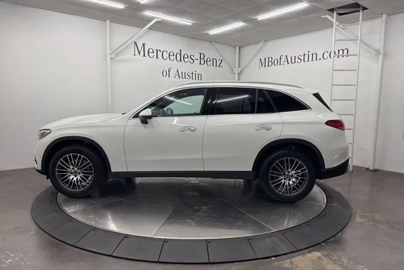 2026 Mercedes Benz GLC 300 photo 1