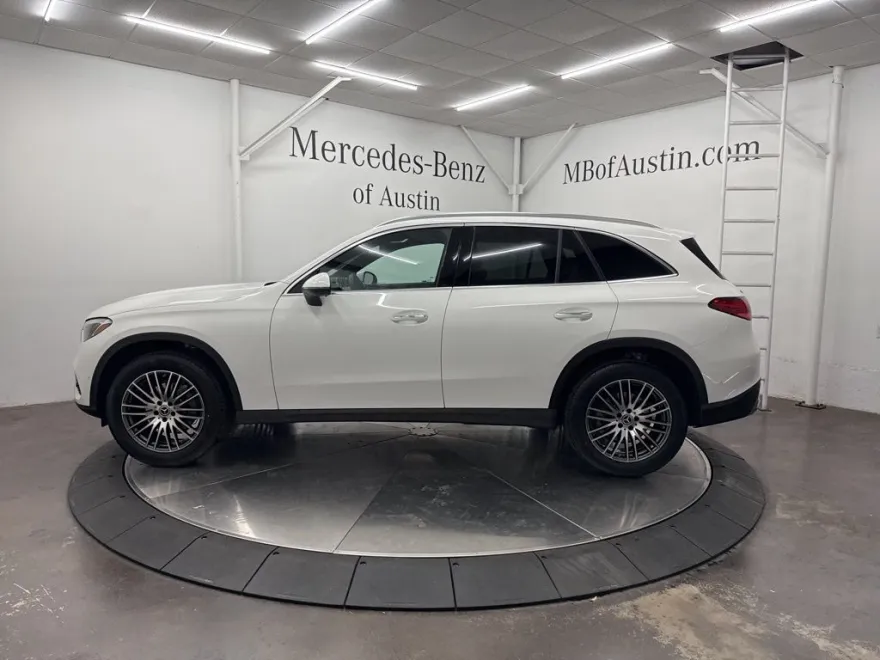 2026 Mercedes Benz GLC 300 photo 1