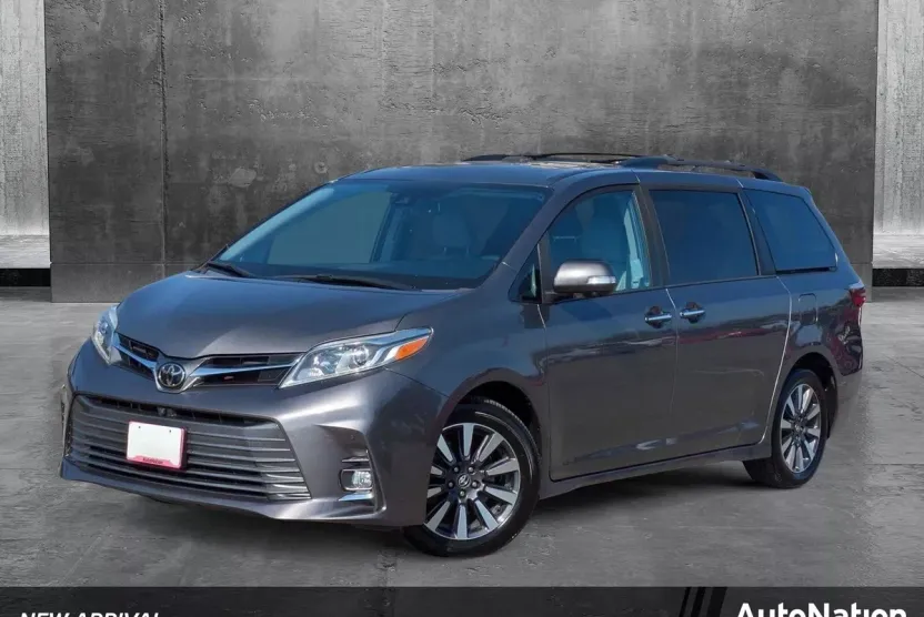 2019 Toyota Sienna Limited Premium photo 1