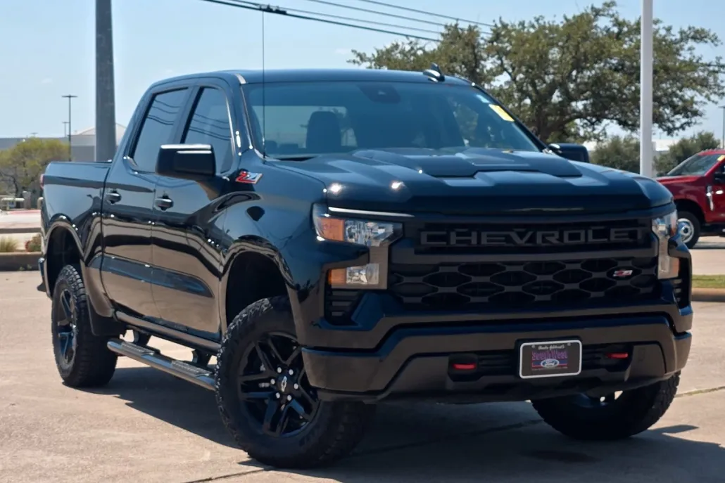 2024 Chevrolet Silverado 1500 Custom Trail Boss photo 1