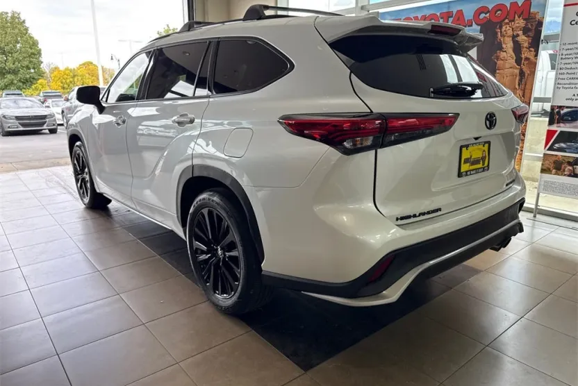 2023 Toyota Highlander XSE photo 1