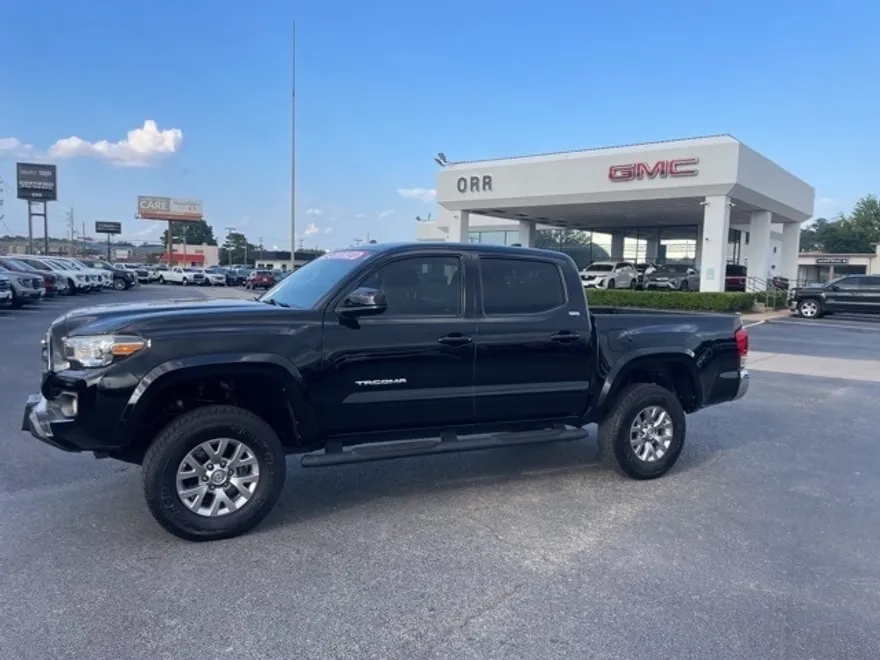 2017 Toyota Tacoma SR5 photo 1