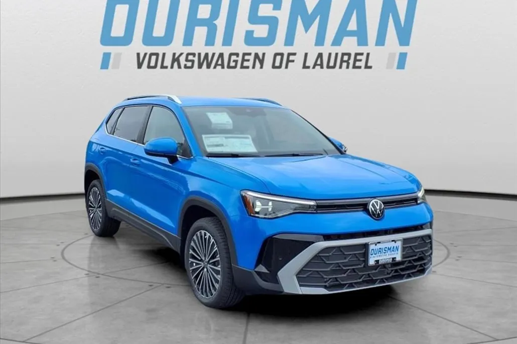 2025 Volkswagen Taos SE photo 1