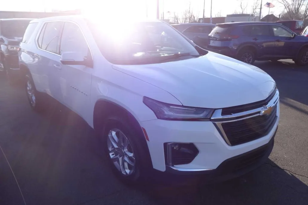 2022 Chevrolet Traverse LS photo 1