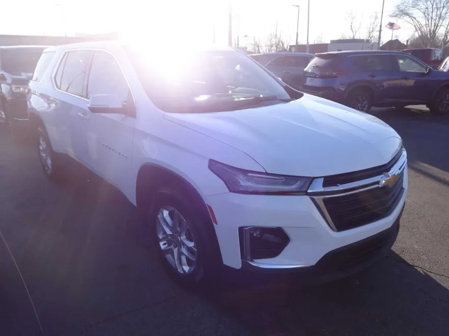2022 Chevrolet Traverse LS photo 1