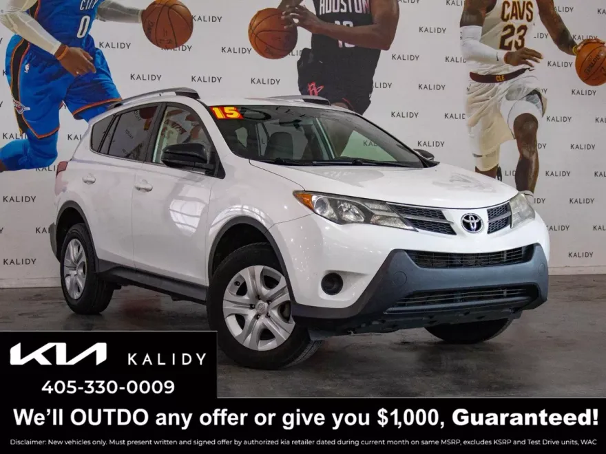 2015 Toyota RAV4 LE photo 1