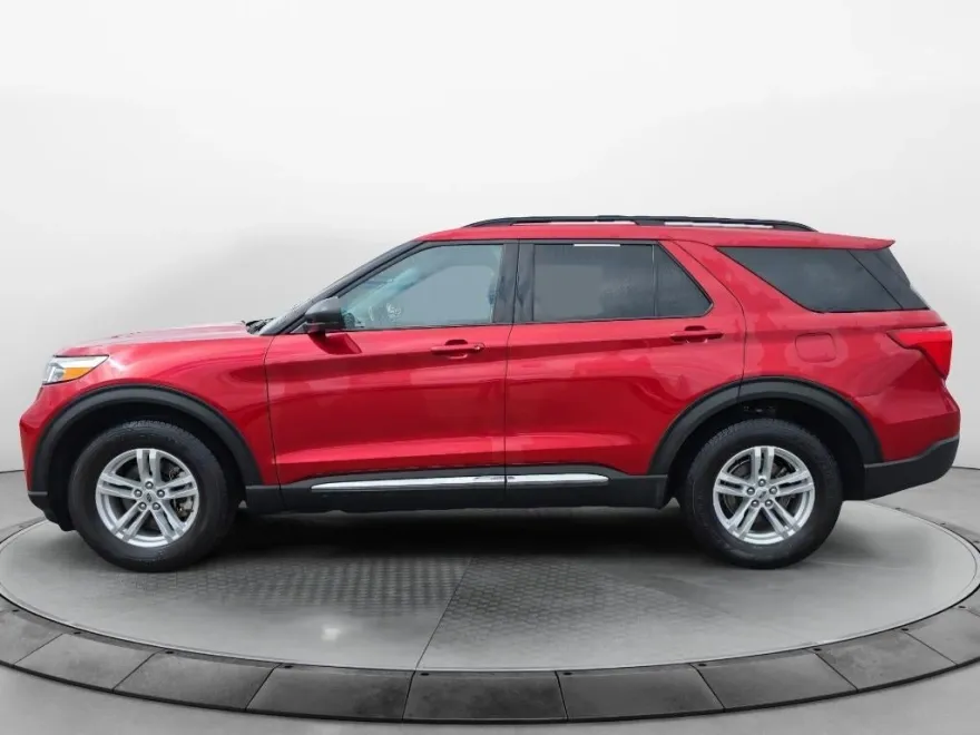 2021 Ford Explorer XLT photo 1
