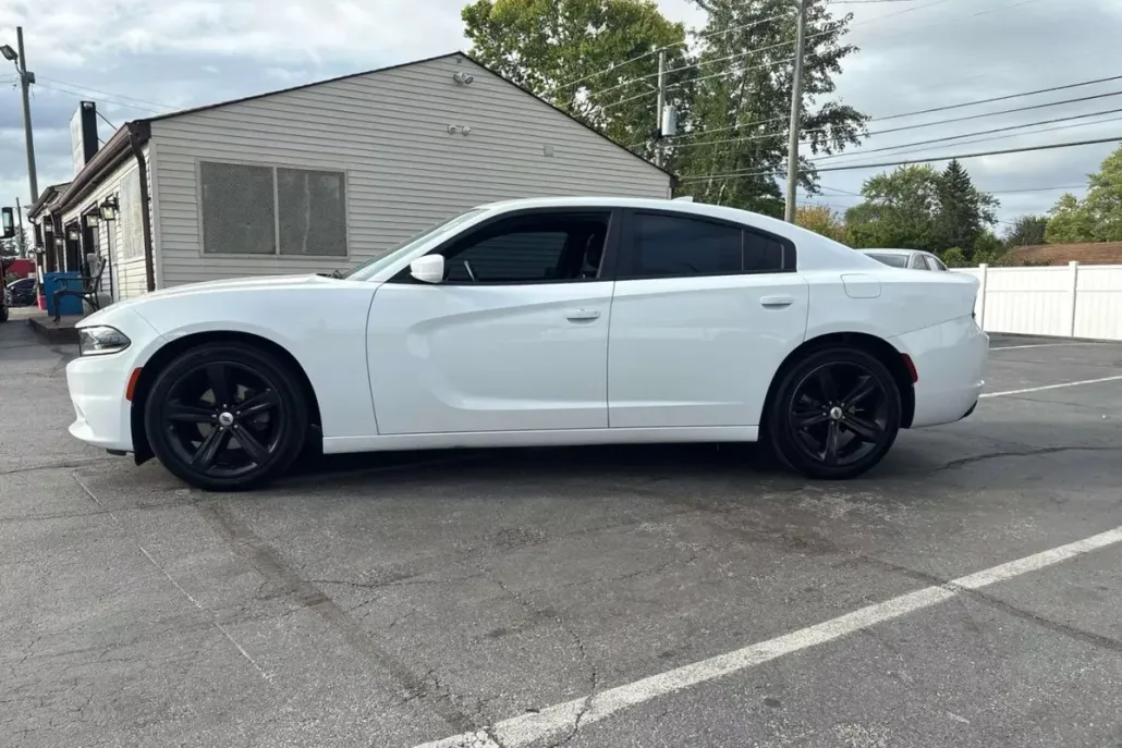 2018 Dodge Charger SXT Plus photo 1