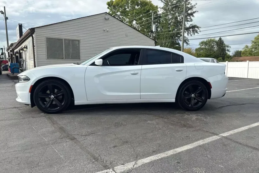 2018 Dodge Charger SXT Plus photo 1