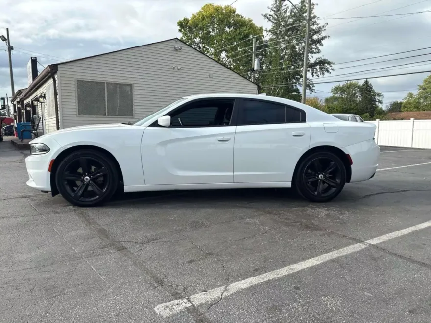 2018 Dodge Charger SXT Plus photo 1