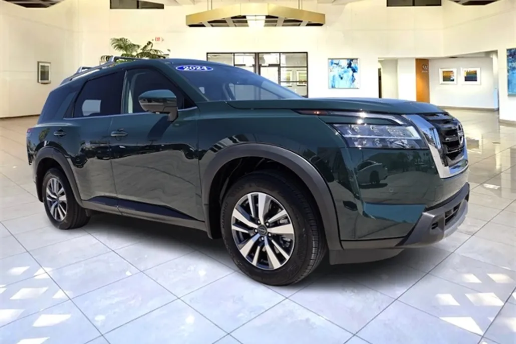 2024 Nissan Pathfinder SL photo 1