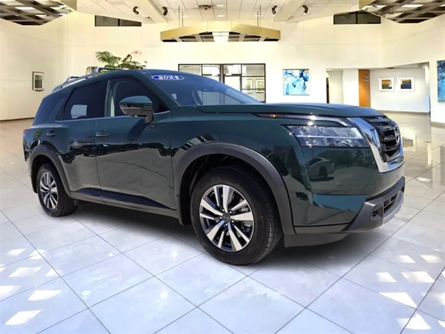 2024 Nissan Pathfinder SL photo 1