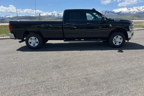 2025 Ram 3500 Tradesman photo 2
