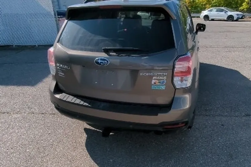 2017 Subaru Forester 2.5i Touring photo 1