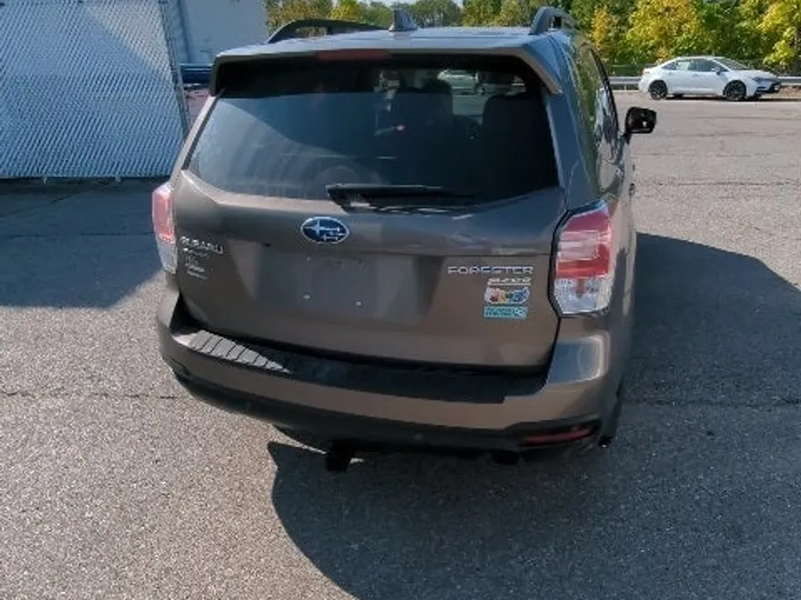 2017 Subaru Forester 2.5i Touring photo 1