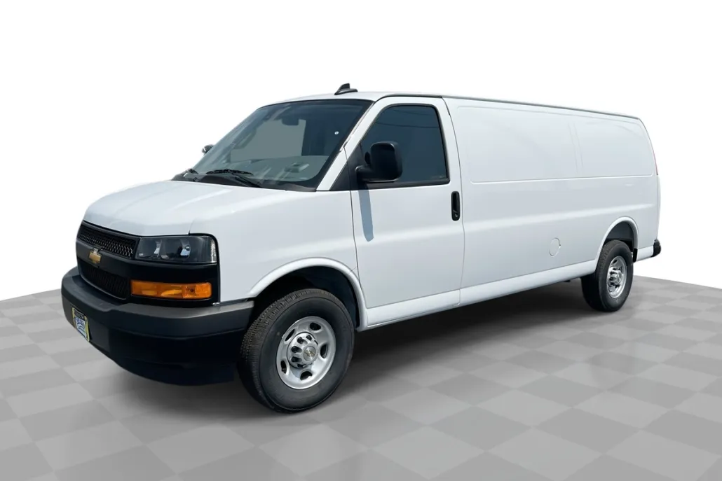 2025 Chevrolet Express Cargo 3500 photo 1