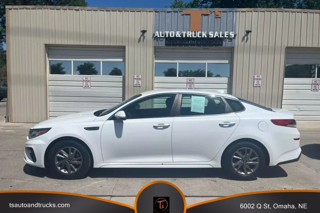 2020 Kia Optima LX photo 1