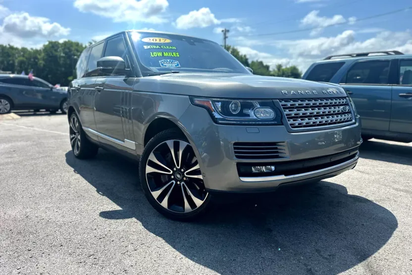 2017 Land Rover Range Rover HSE photo 1