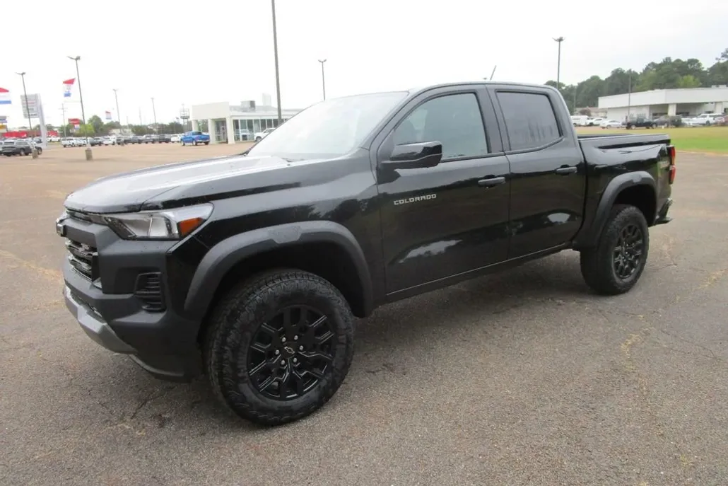 2026 Chevrolet Colorado Trail Boss photo 1