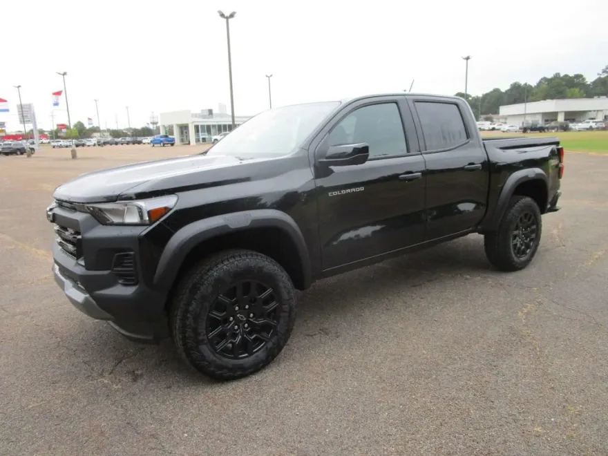2026 Chevrolet Colorado Trail Boss photo 1