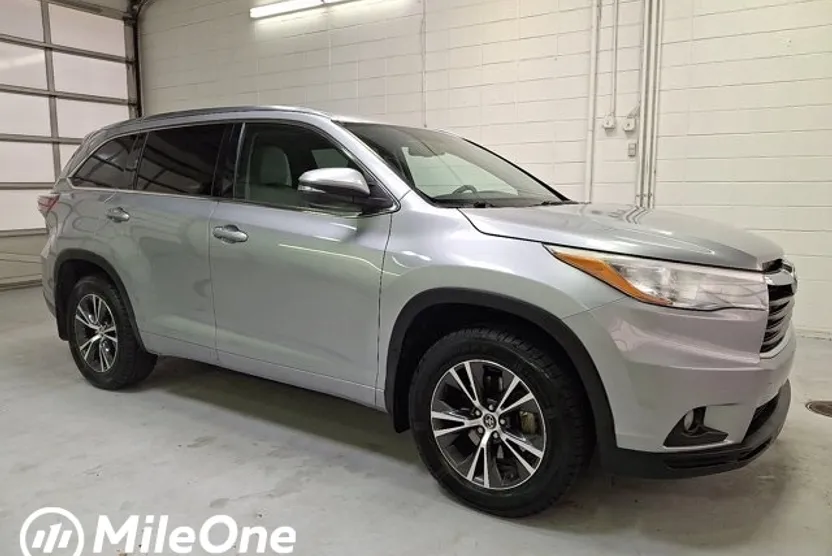 2016 Toyota Highlander XLE photo 1