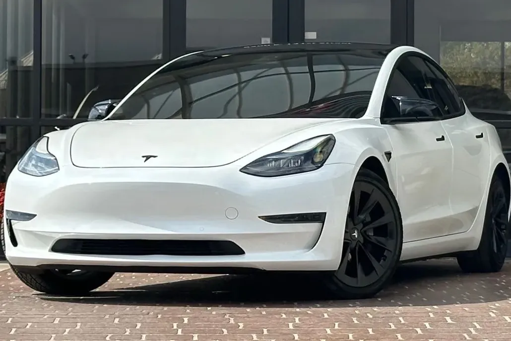 2021 Tesla Model 3 Standard Range Plus photo 1