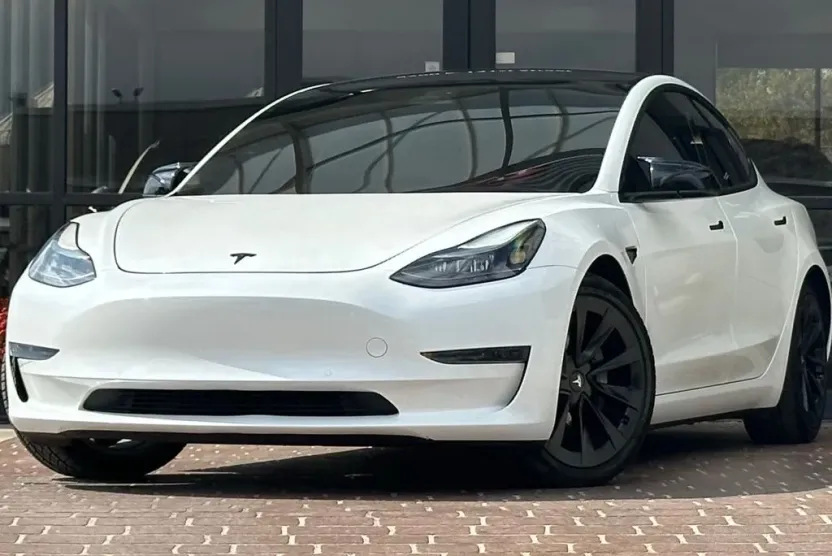 2021 Tesla Model 3 Standard Range Plus photo 1