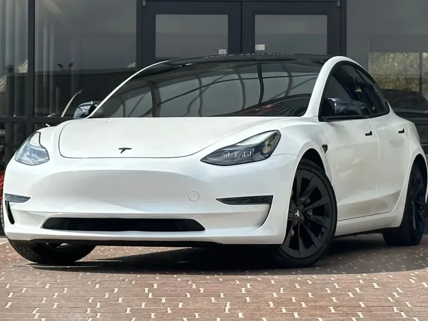 2021 Tesla Model 3 Standard Range Plus photo 1