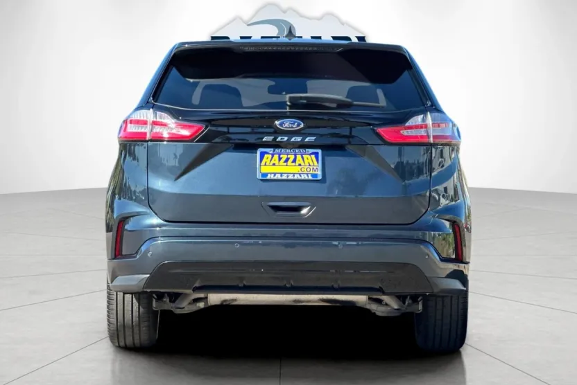 2023 Ford Edge ST photo 1
