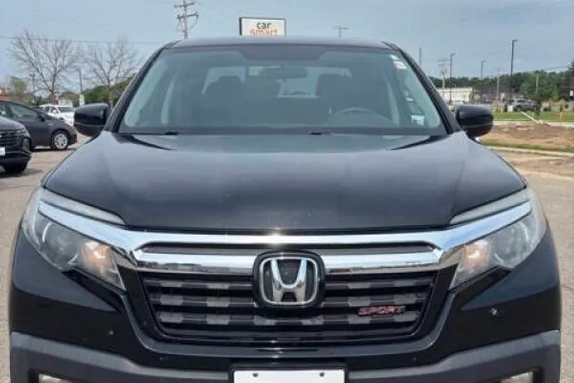 2019 Honda Ridgeline Sport photo 1